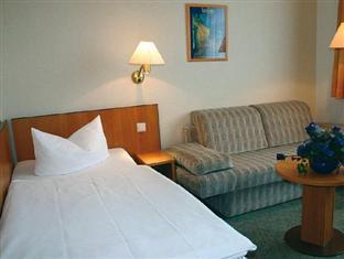 Hotel Kubrat An Der Spree Berlin Exterior foto